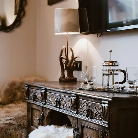 5 Luxury Sleeps 6 Apartment *