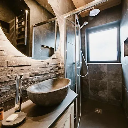 5 Luxury Sleeps 6