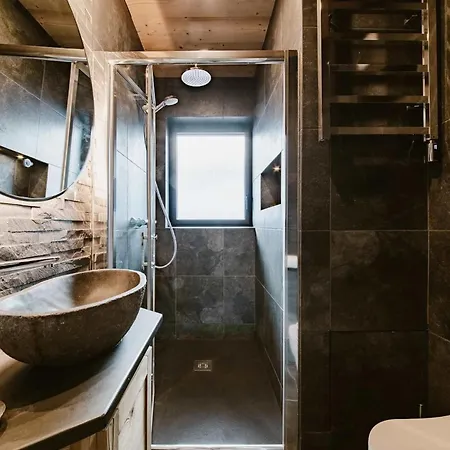 5 Luxury Sleeps 6 شقة مورزين